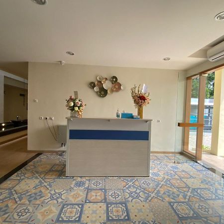 The Home Srengseng Jakarta Exterior foto