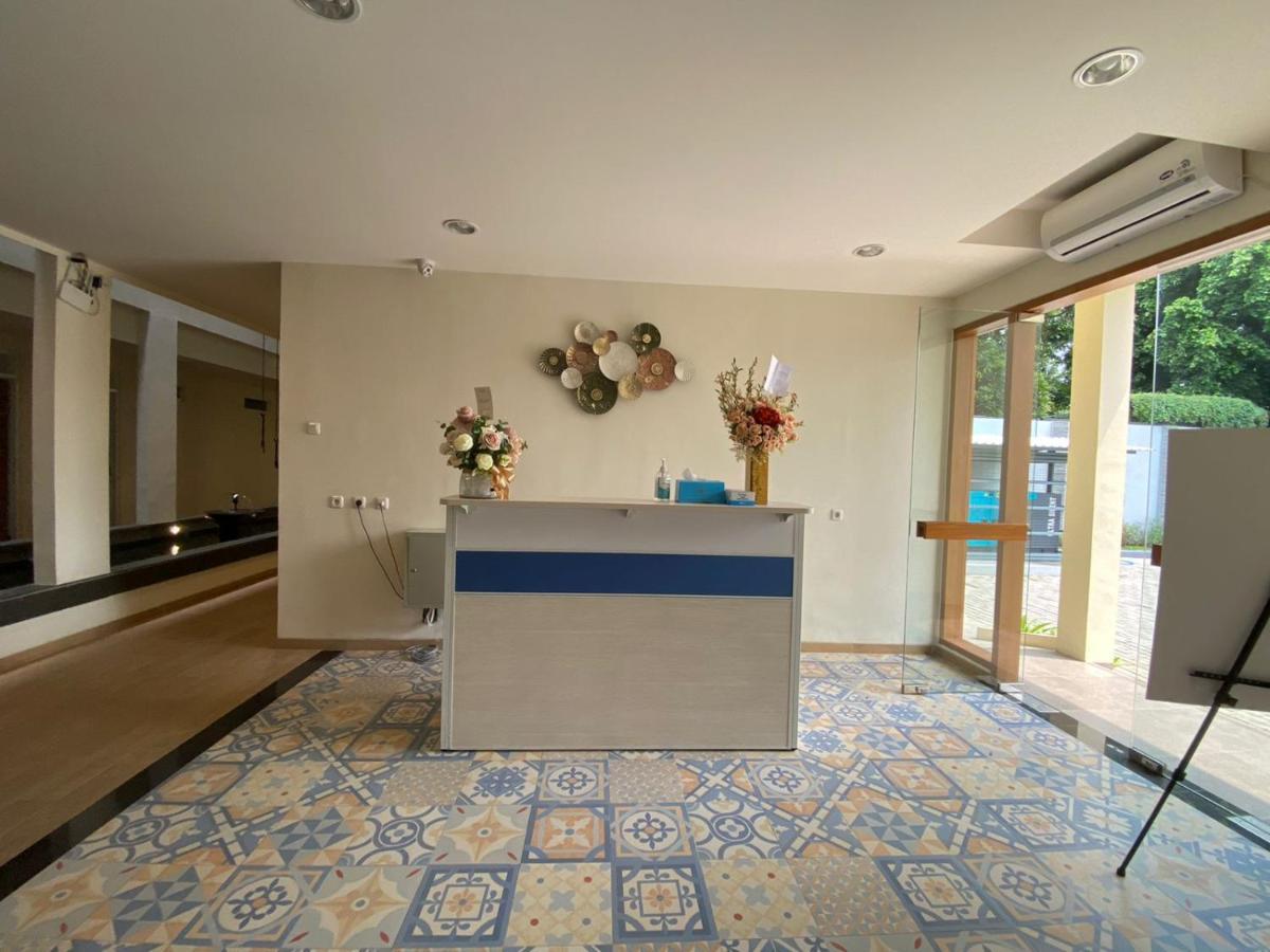 The Home Srengseng Jakarta Exterior foto